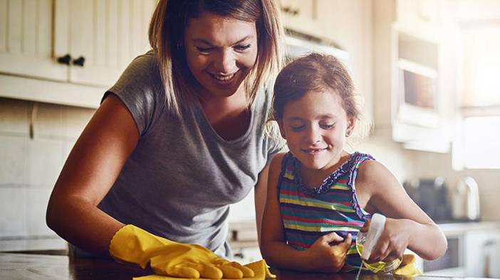 Halıdaki lekelerden eser kalmayacak! Saniyeler içinde yok ediyor 9